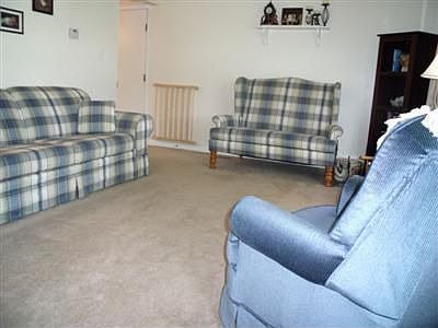 3rd image of 563 Robindale Dr