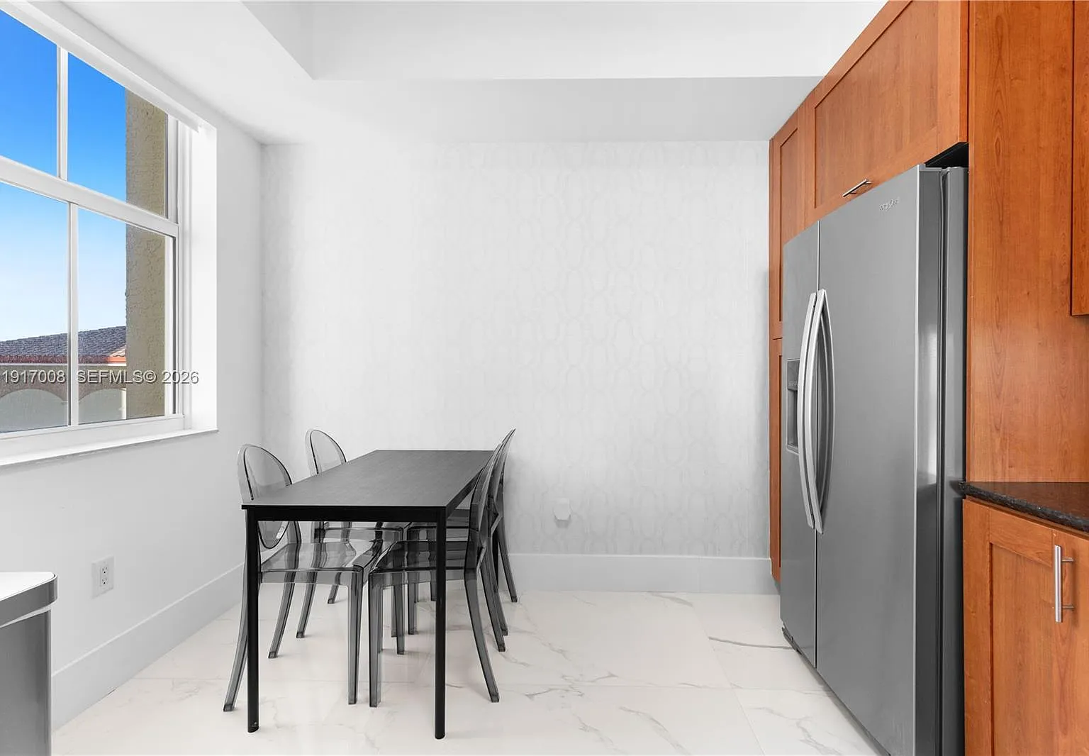 3 bed, 3.5 bath, 1900 sqft, $6,500 — Photo 3