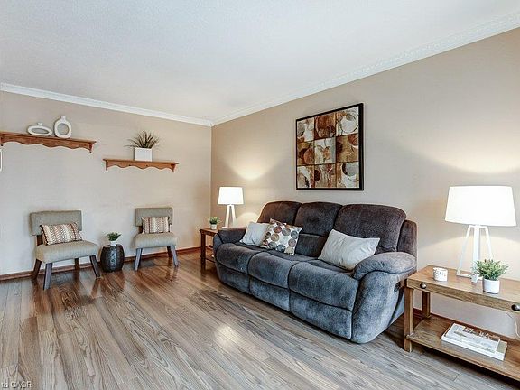3rd image of 511 Rennie St