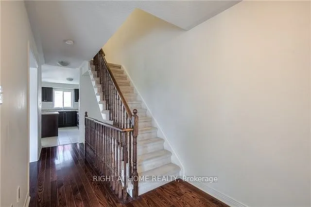 10 Wilkes Cres — Photo 6
