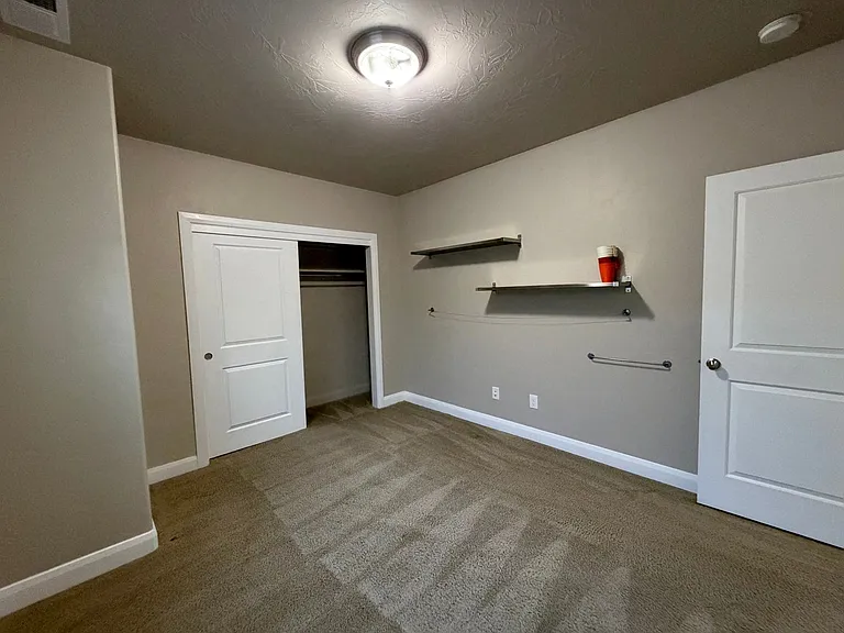 469 E Barcelona Dr — Photo 29