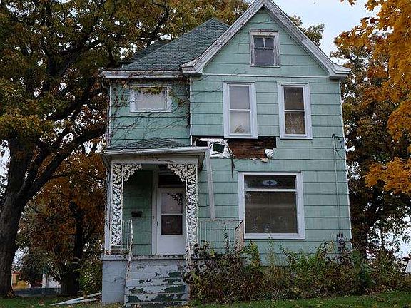 2nd image of 1812 N Linn St