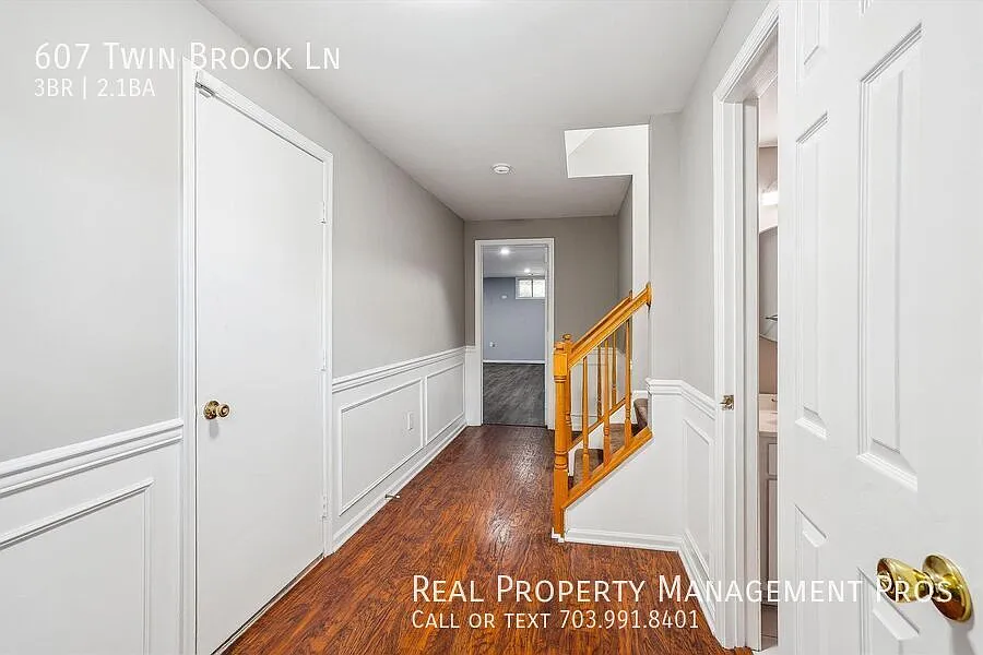 Sun-Filled Townhome with Deck & Fenced Yard Minutes from VRE & I95! — Photo 2