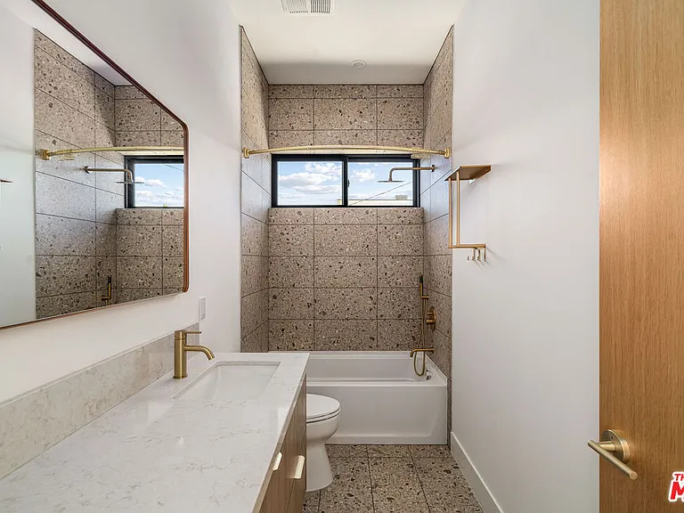 3909 W Exposition Blvd — Photo 15