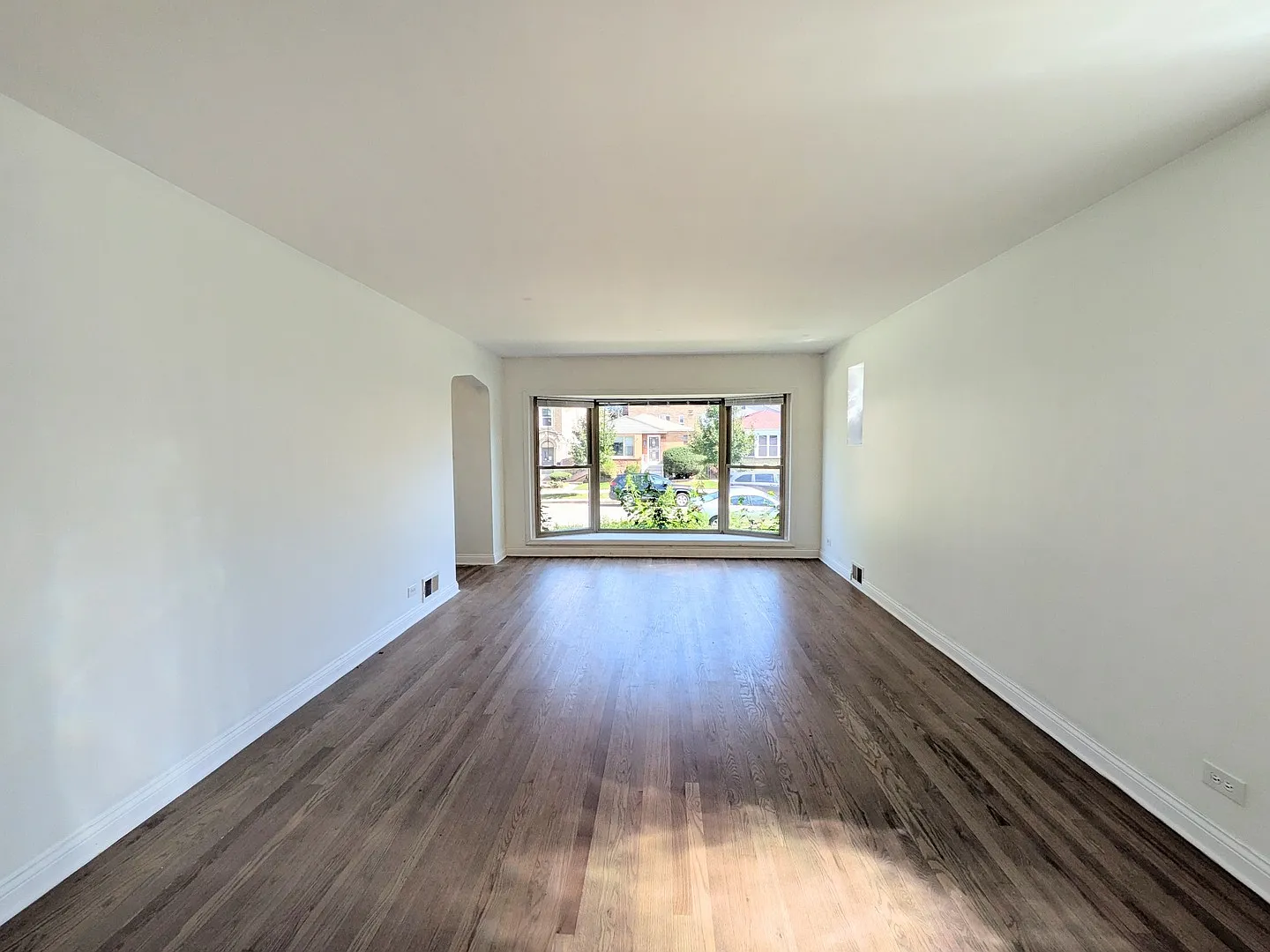 3 bed, 1111 sqft, $2,900 — Photo 2