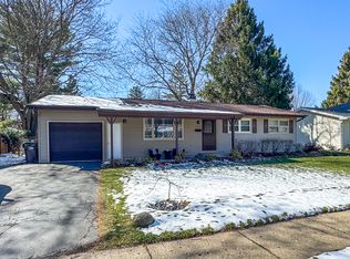 210 S River Rd, Fox River Grove, IL 60021