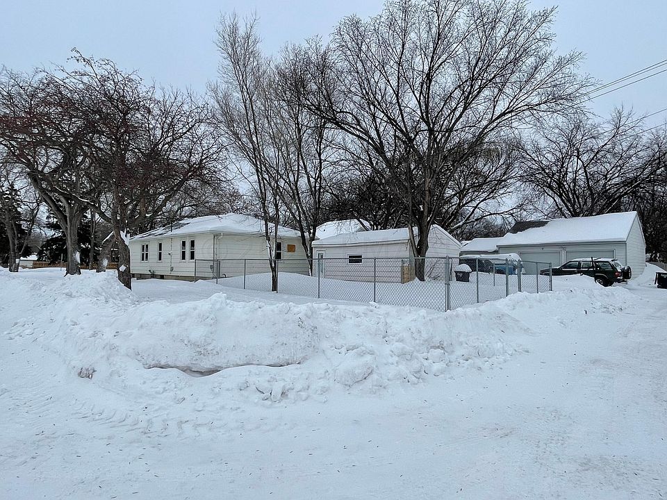 2nd image of 926 28th St N
