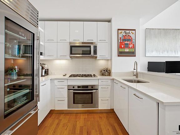 5th image of 635 W 42nd St APT 21D