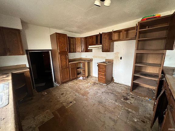 5th image of 1820 S New York Ave