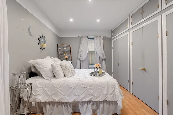 Sold by RE MAX Team | media 37