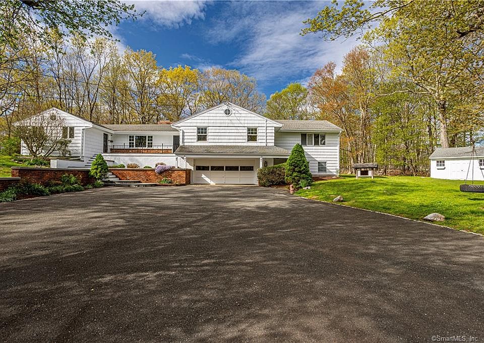1st image of 40 Ravenwood Dr