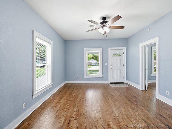 3rd image of 612 S Walnut St