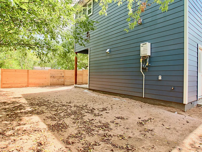 6204 Langham St — Photo 33