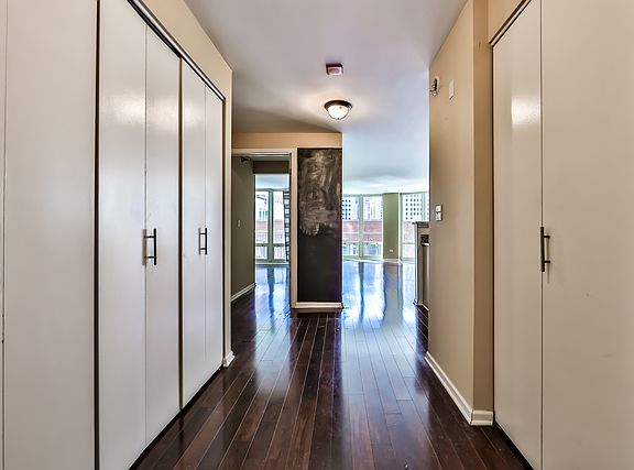 2nd image of 345 N La Salle Dr APT 1007