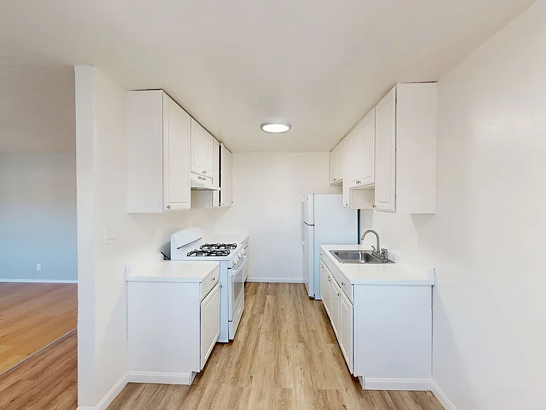 955 75th Ave — Photo 33