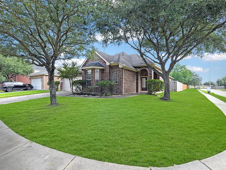 19227 Countryhills Ct — Photo 4