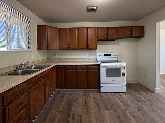 5th image of 285 N 300 W