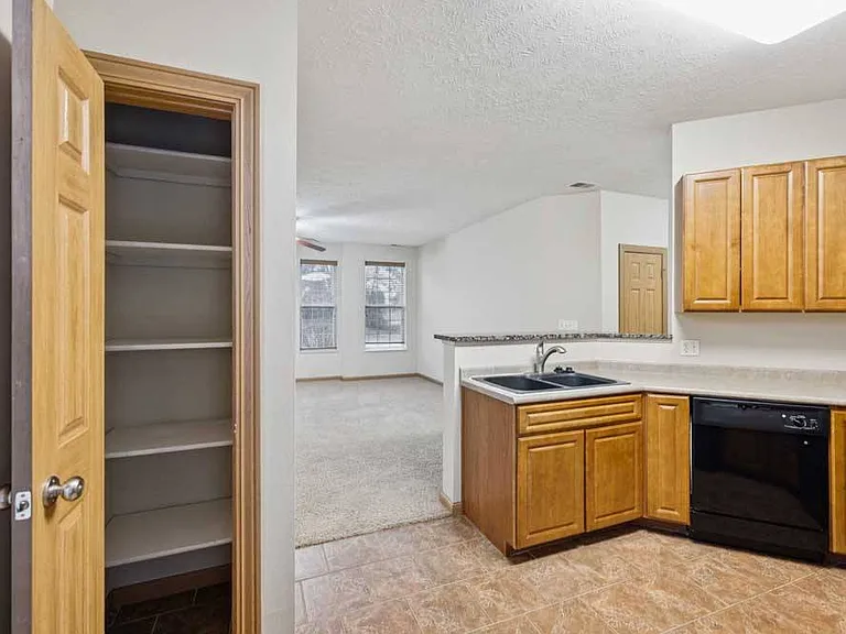 Stone Ridge Estates Apartments & Duplexes — Photo 156
