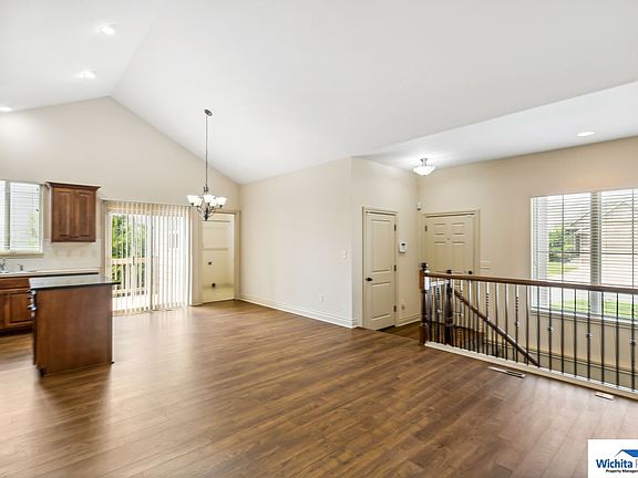 3rd image of 1716-1718 N Bedford Cir #1716