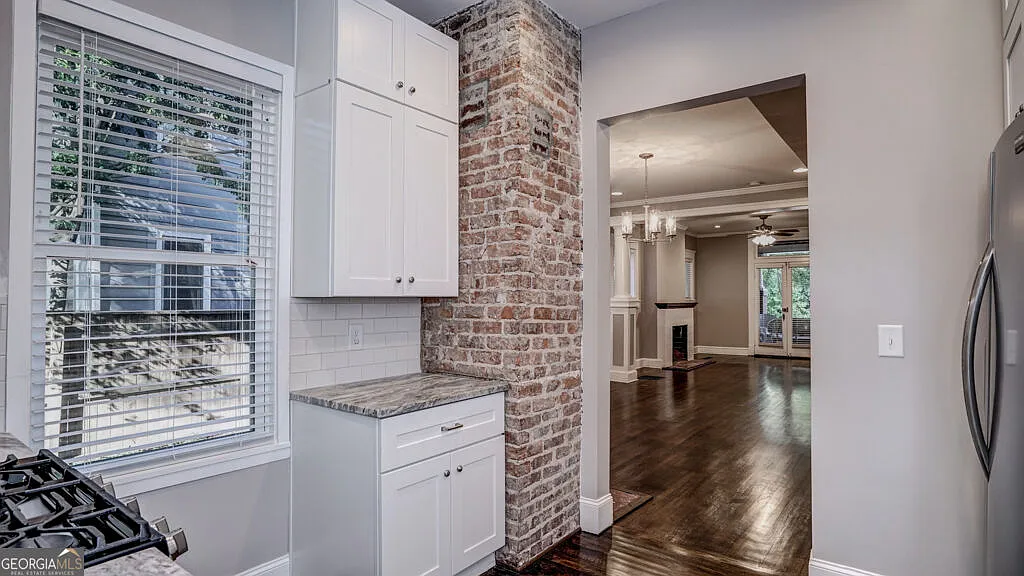 2 bed, 2.5 bath, 1800 sqft, $3,995 — Photo 4