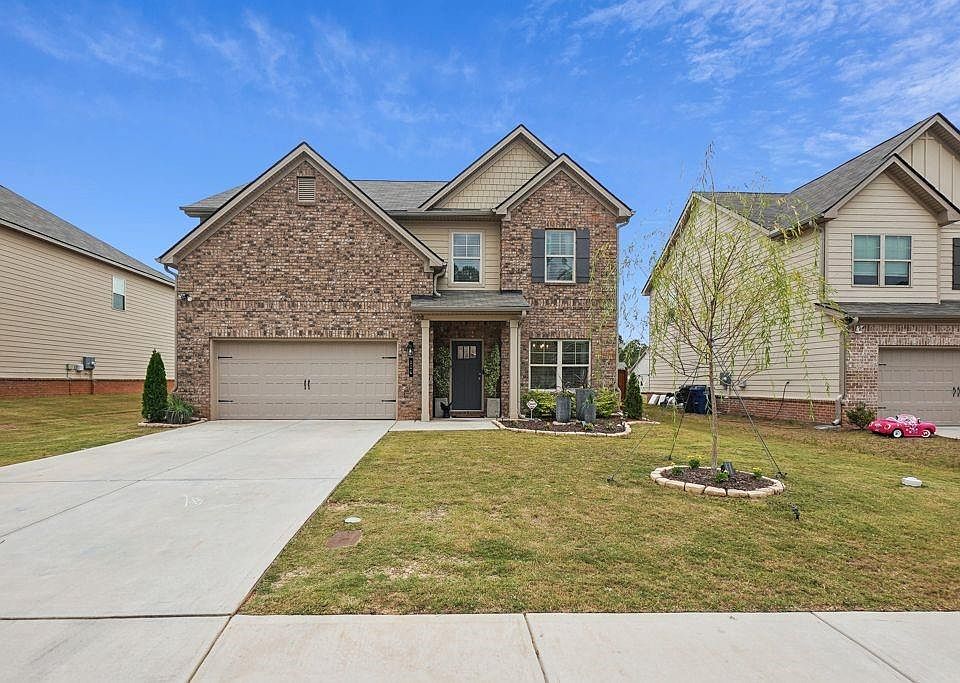 1st image of 824 Lakehaven Ln