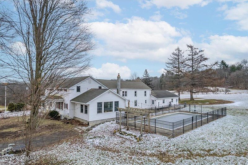5th image of 124 Dutchess Drive