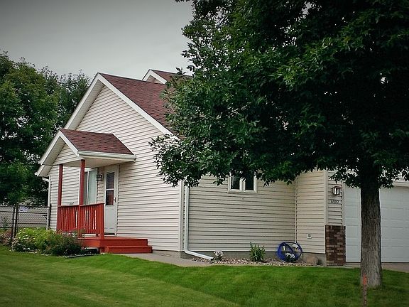 2nd image of 1100 E Jane Ln