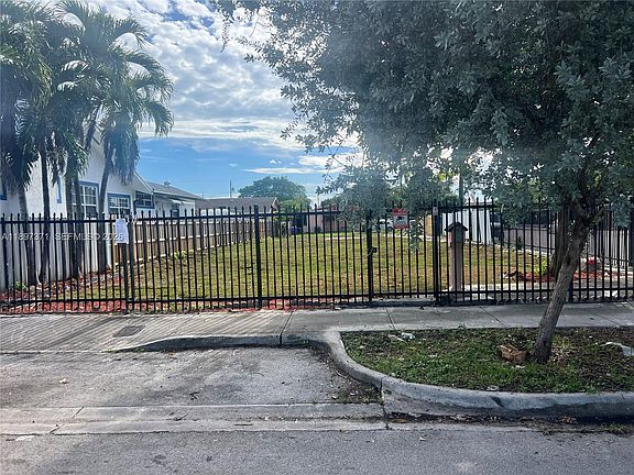 4th image of 2052 NW 27th St