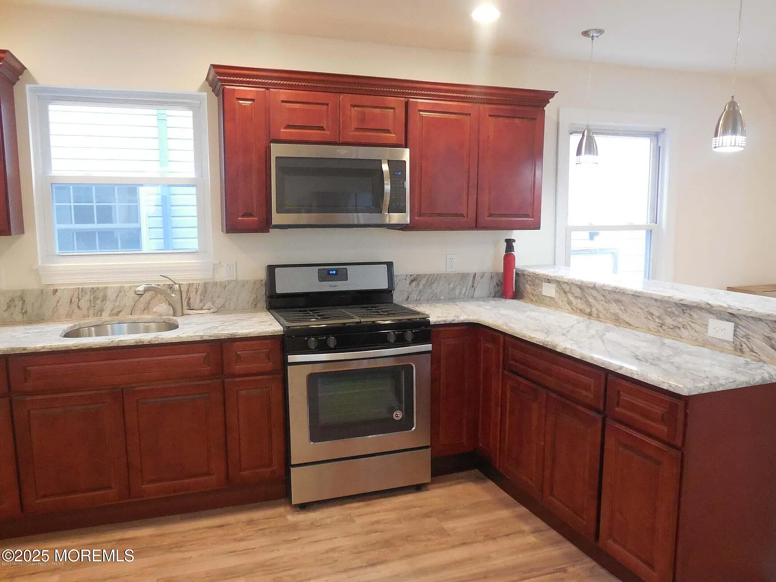 3 bed, 1.5 bath, 920 sqft, $3,900 — Photo 3