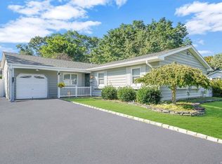 30 Marsha Ln, Bay Shore, NY 11706