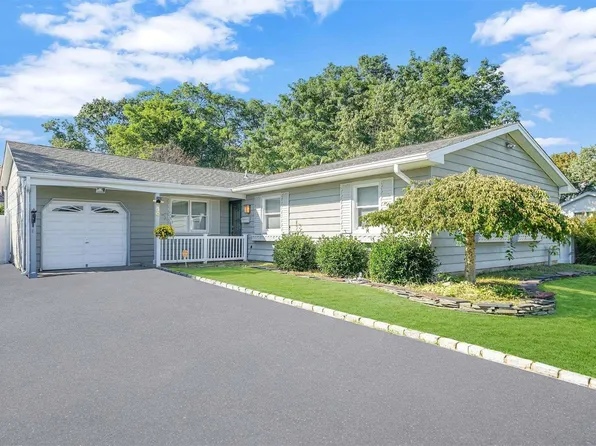 30 Marsha Lane, Bay Shore, NY 11706