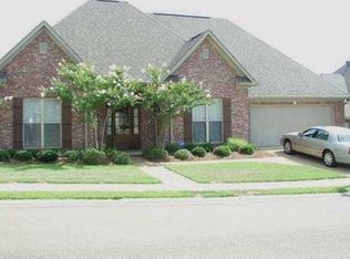 208 Eastside Ln, Brandon, MS 39047
