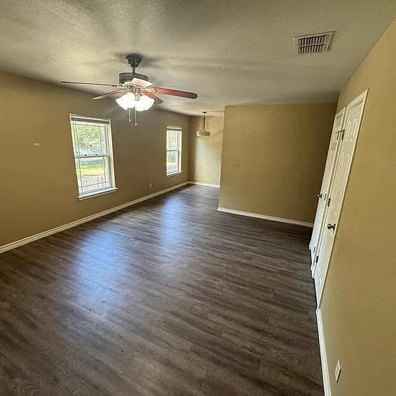 2 bed, 806 sqft, $900 — Photo 2