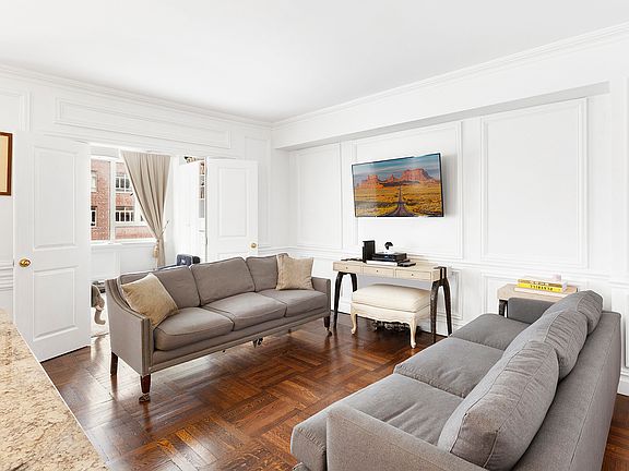 4th image of 30 E 62nd St #9DE