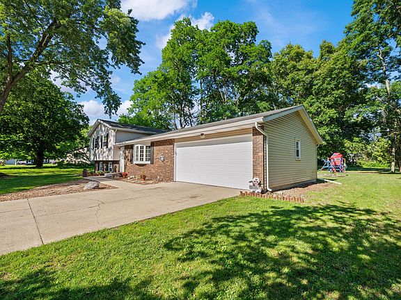 5th image of 1523 Balmoral Ln