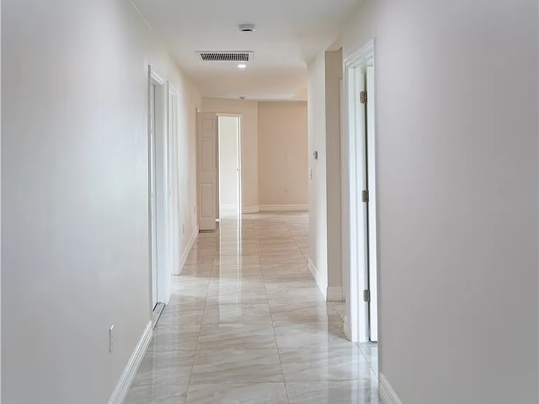 941 Jaguar Blvd — Photo 5