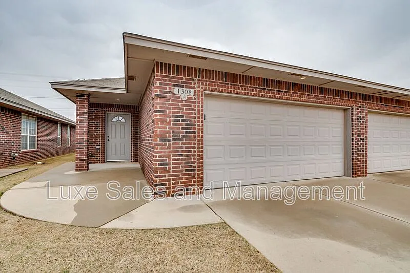 3 bed, 2.0 bath, 1250 sqft, $1,395 — Photo 3