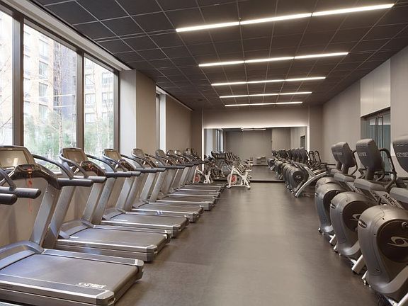 5th image of 550 W 45th St #Penthouse 105