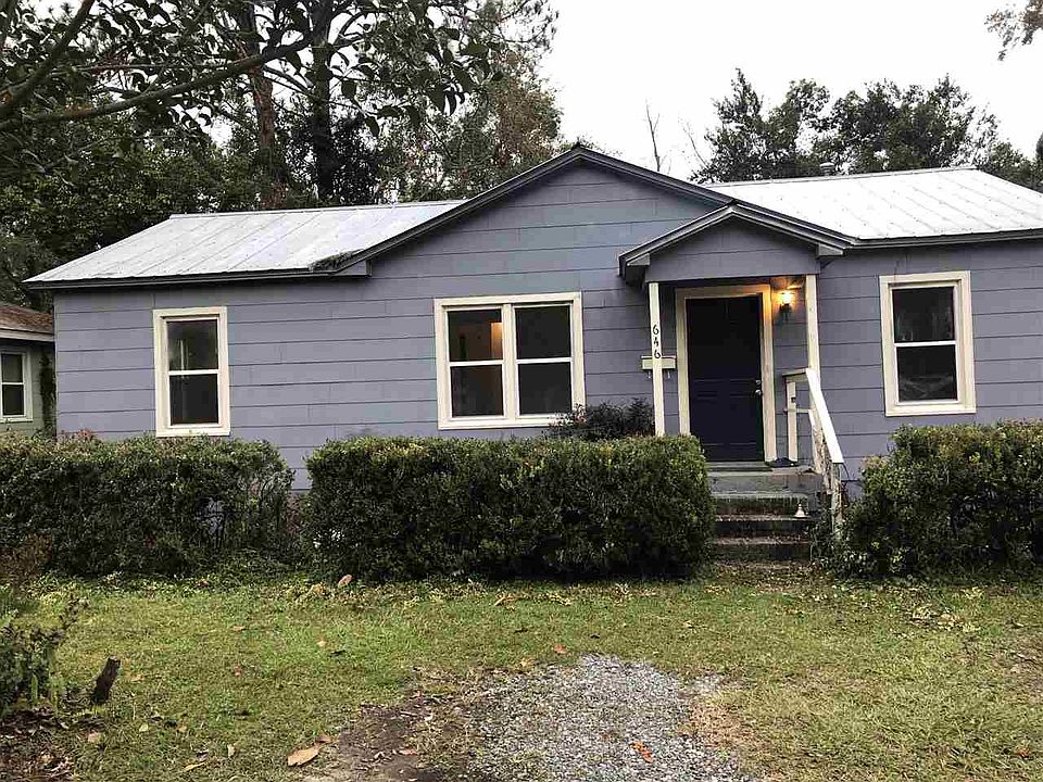 1st image of 646 W 10th Ave
