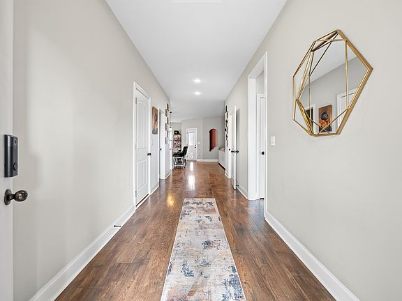 5th image of 529 Somerset Ln