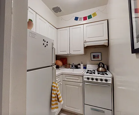 Rented by Bond New York | media 9