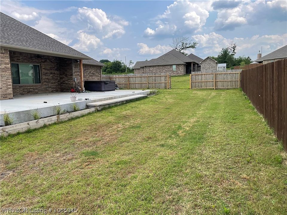 2nd image of 315 Stoneledge Dr