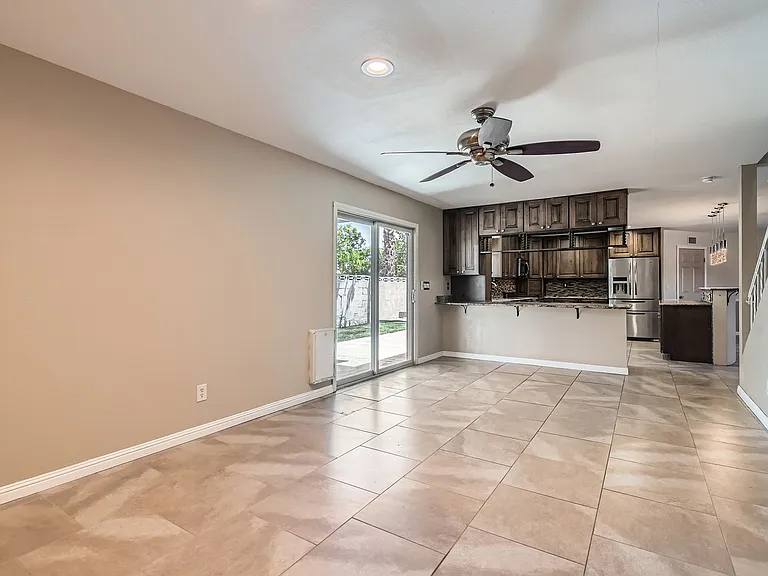 733 Strawberry Pl — Photo 10