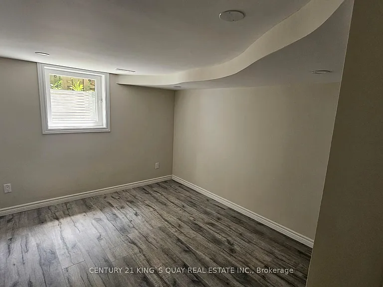 498 Wilson Rd S #BASEMENT — Photo 9