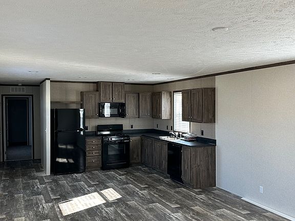 2nd image of 60 Creek Valley Cir