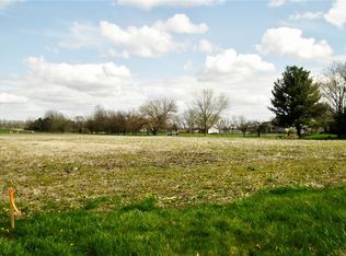 S Pine St, Pana, IL 62557