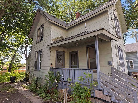 2nd image of 828 N Winnebago St