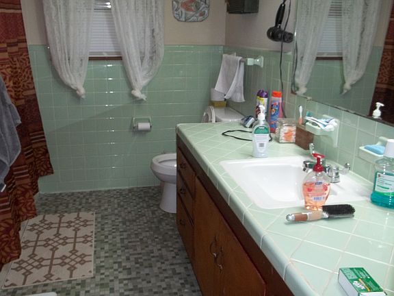 4th image of 908 Camellia Ct