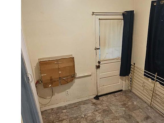 5th image of 2124 W Erie Ave