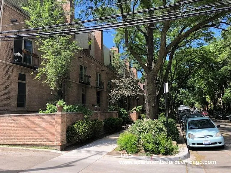 2828 N Burling St #417 — Photo 15